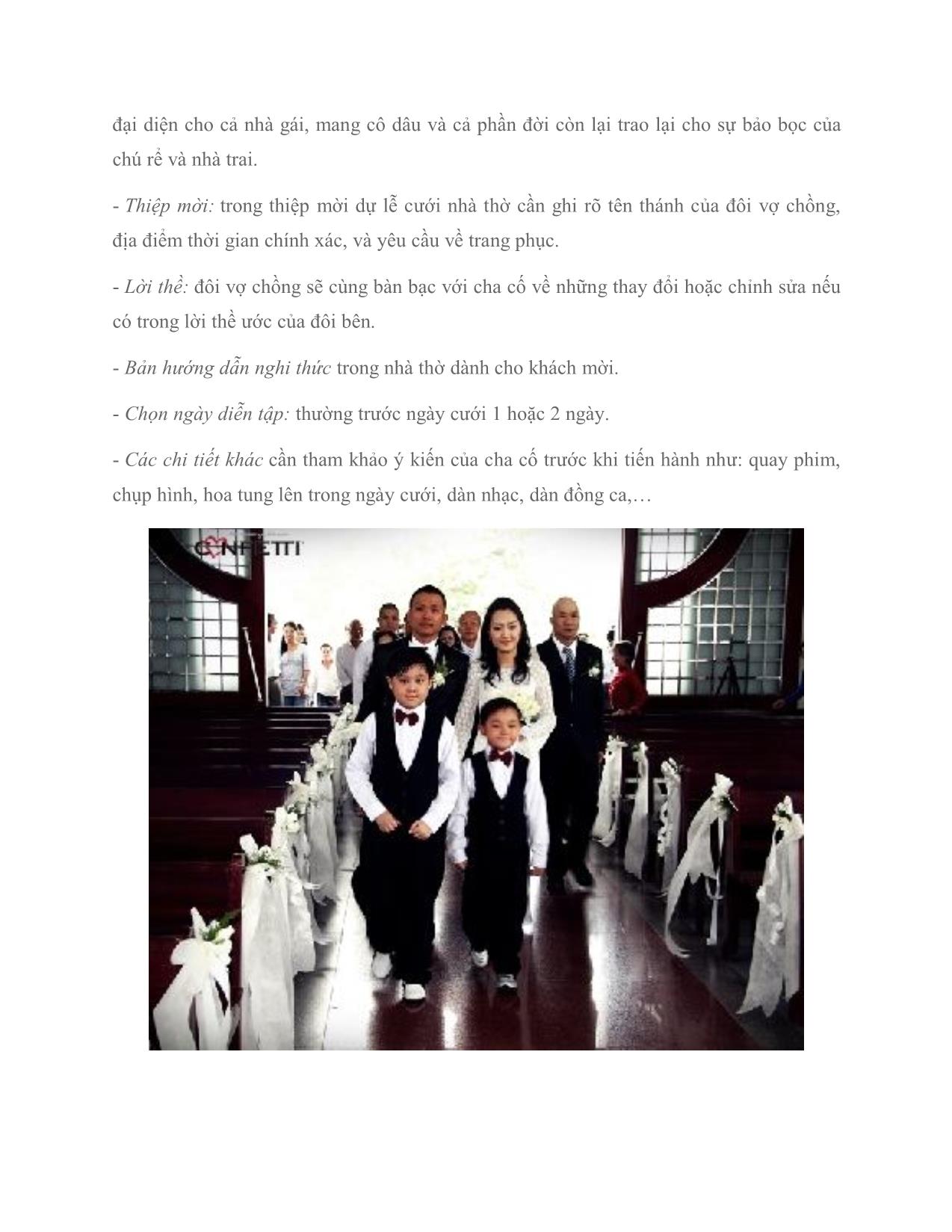 Chuẩn bị cho lễ cưới trong nhà thờ trang 4